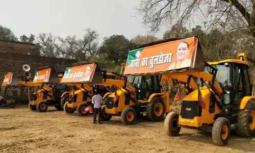 CG में UP वाली पॉलिटिक्स : छत्तीसगढ़ में चुनाव से पहले बुलडोजर की धमक, क्या मोदी से ज्यादा सभाएं होंगी योगी की?