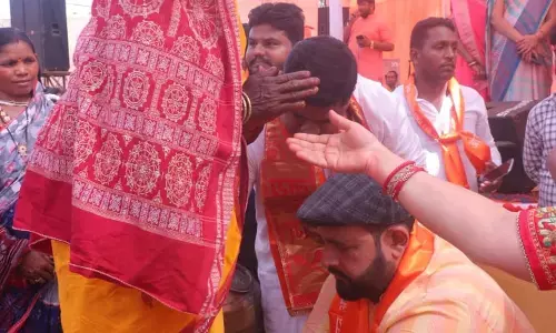 100 परिवारों की घर वापसी : पहली बार दुर्ग जिले में घर वापसी कार्यक्रम, पांव धोकर सनातन धर्म में कराई वापसी