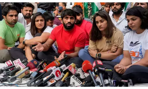 Wrestlers Protest: WFI अध्यक्ष बृजभूषण के खिलाफ FIR की मांग को लेकर सुप्रीम कोर्ट पहुंचे पहलवान, जानिए पूरा मामला