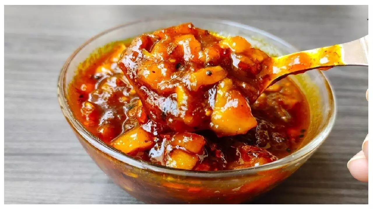 Kachche aam ki launji recipe: गर्मियों की थाली की जान है कैरी की लौंजी, जानिए रेसिपी... Kachche aam ki launji recipe: गर्मियों की थाली की जान है कैरी की लौंजी, जानिए रेसिपी...