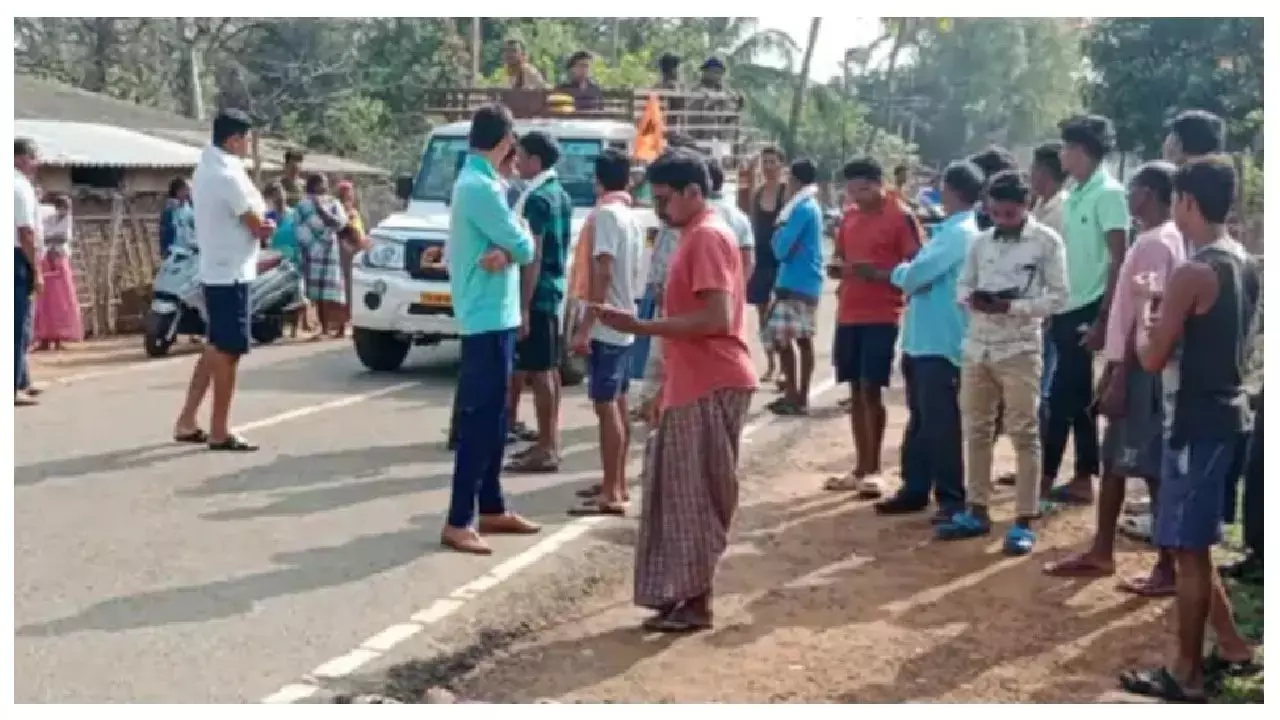 Dantewada Accident News: रिवर्स करने के दौरान ट्रैक्टर ने दो बाइक सवारों को लिया चपेट में, दोनों की मौत...
