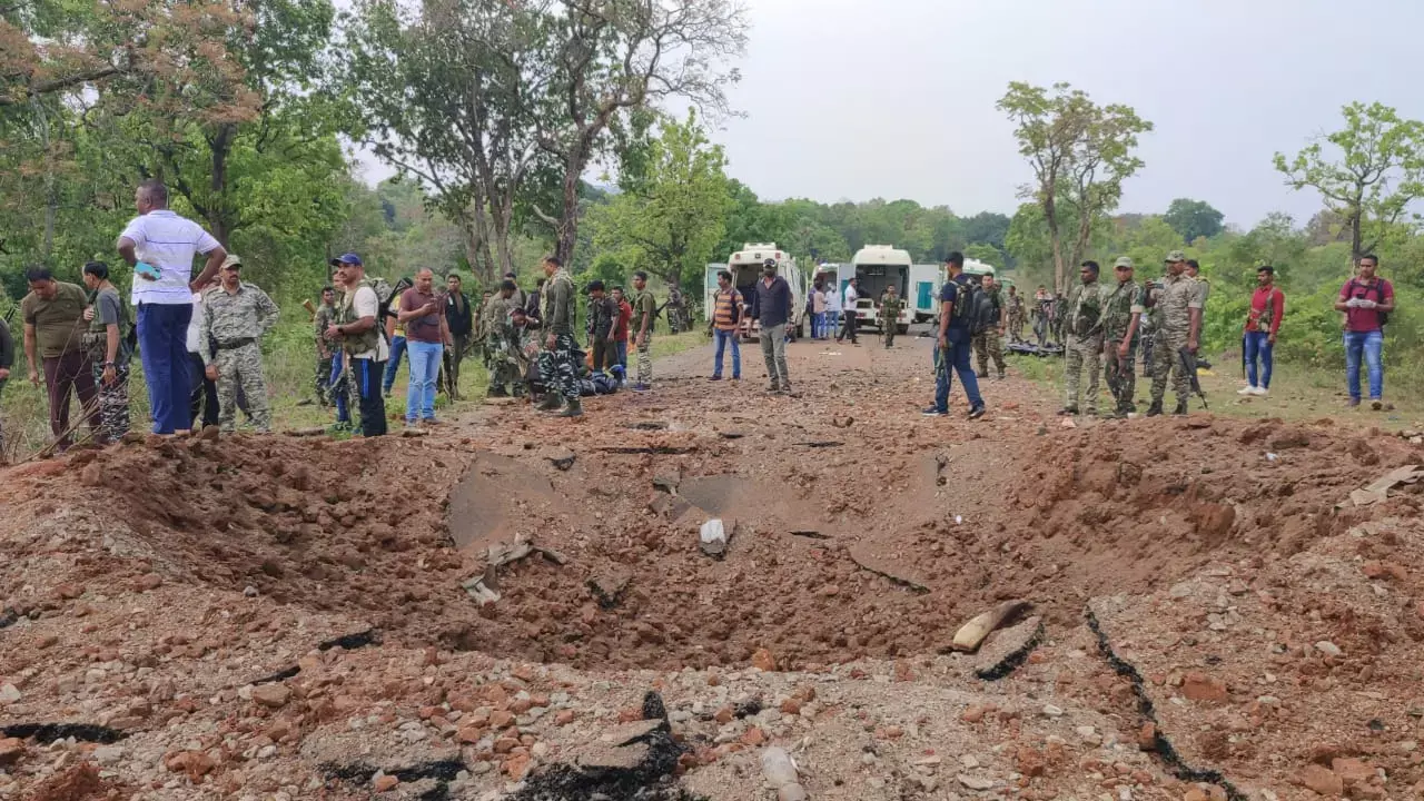 Aranpur Naxal Attack अरनपुर थाने के पास बारूद का जखीरा : सुरक्षा बलों की निगरानी में बनी अरनपुर-जगरगुंडा सड़क, फिर 50 किलो विस्फोटक कब लगाया?