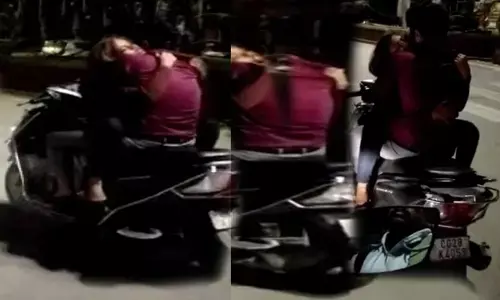 Bilaspur News: स्कूटी पर प्रेमिका के साथ अश्लील हरकत करने वाले स्टूडेंट ने थाने में कान पकड़ लगाई उठक बैठक, पुलिस ने ठोका 8800 का जुर्माना