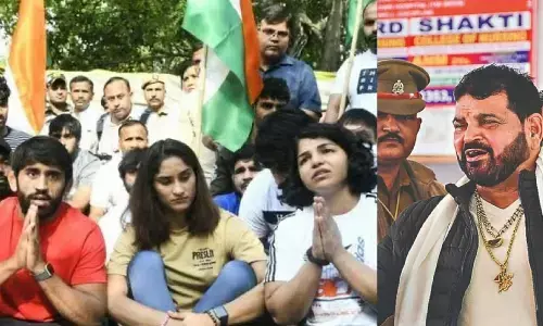 भाजपा सांसद के खिलाफ FIR: महिला पहलवानों का आरोप, सीने में हाथ फेरा, संबंध बनाने कहा...