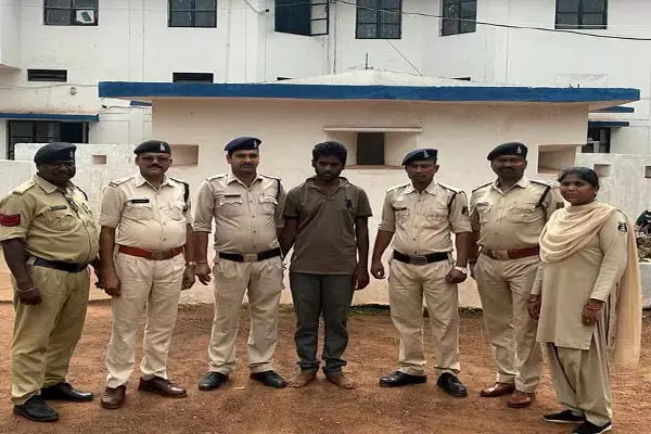 Dhamtari News: मूकबधिर बालिका से दुष्कर्म, पड़ोसी ने दिया घटना को अंजाम, आरोपी गिरफ़्तार