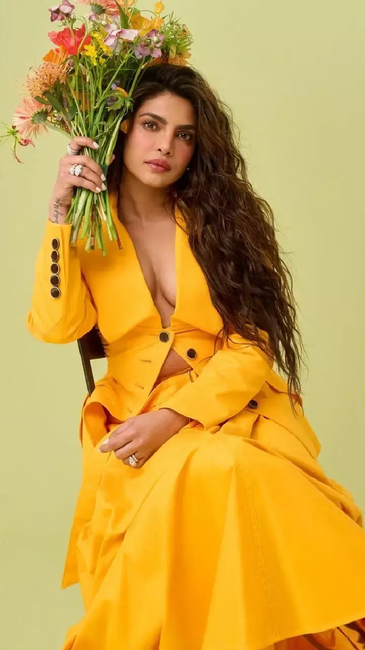 किलर लुक में दिखी प्रियंका चोपड़ा, कुर्सी पर बैठकर कराया ऐसा फोटोशूट, देखें PHOTOS...