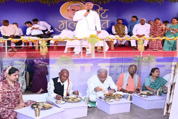 मुंगेली में CM भूपेश ने की कई बड़ी घोषणाएं: चेंच भाजी, जिमि कांदा, आलू गोभी का लिया स्वाद...