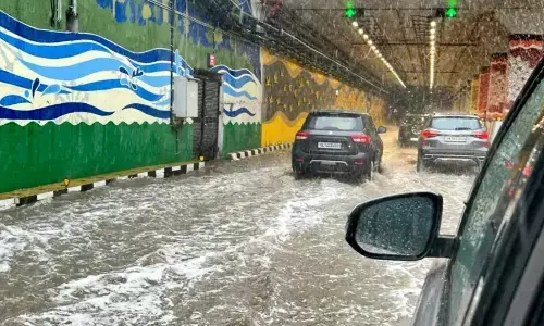 Delhi Weather Update: दिल्ली एनसीआर में झमाझम बारिश से हुआ जलजमाव, ट्रैफिक जाम