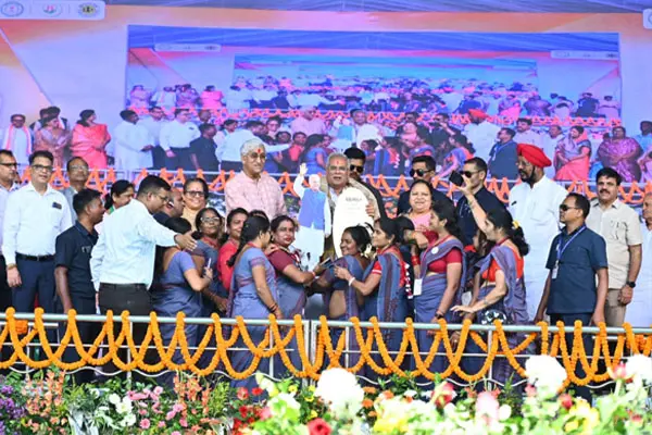CG News: आंगनबाड़ी कार्यकर्ताओं को CM भूपेश की  बड़ी सौगात, 5000 आंगनबाड़ी भवनों का निर्माण, वार्षिक आय की सीमा और ऋण की सीमा को बढ़ाया गया
