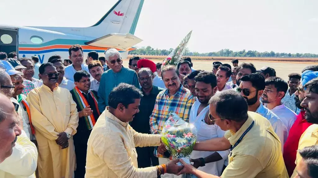 CG मंत्रियों के बीच दिखी दूरी : फ्लाइट की ट्रायल लैंडिंग के दौरान सिंहदेव और भगत रहे दूर-दूर, डहरिया असमंजस में