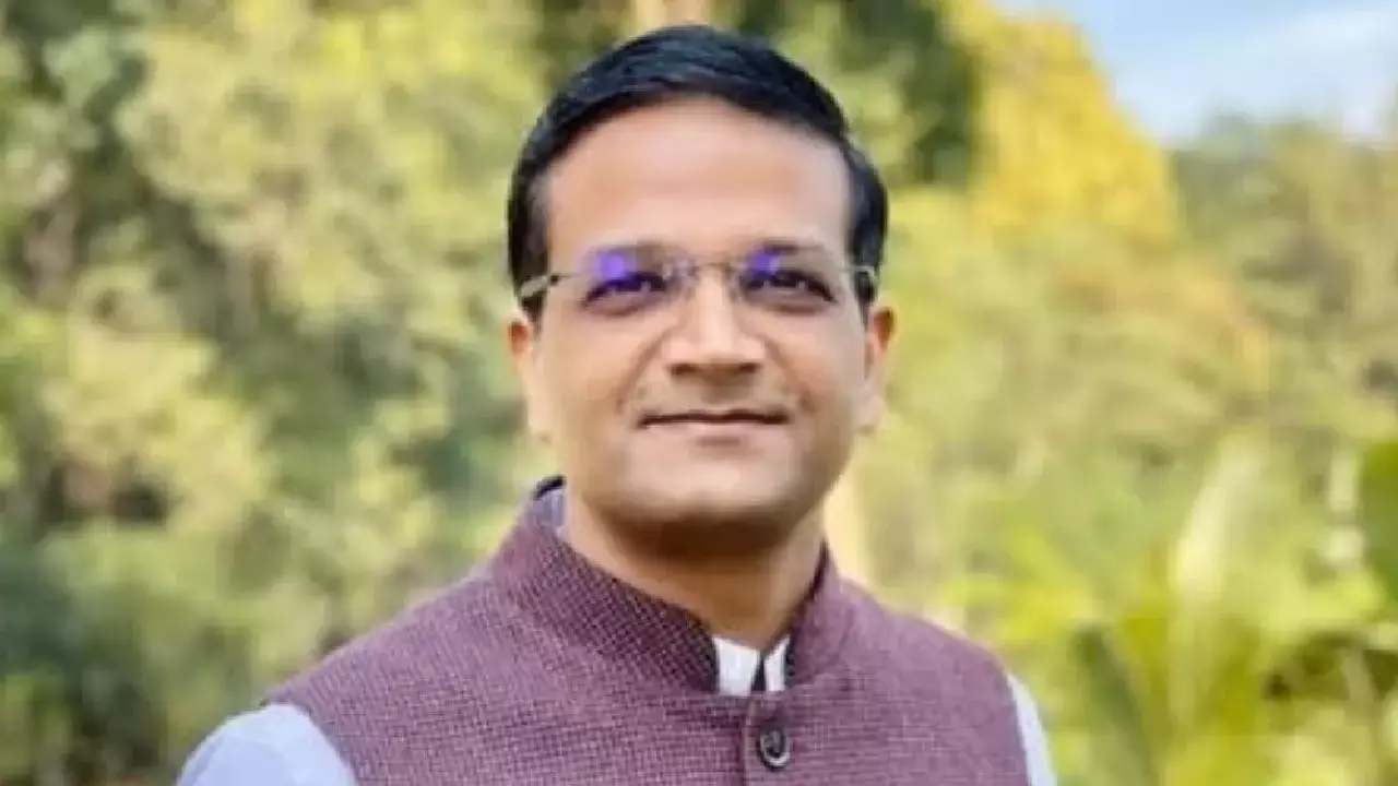 IAS Arrest: जमीन घोटाले में आईएएस छवि रंजन को ईडी ने देर रात किया गिरफ्तार, आज अदालत में किया जाएगा पेश...