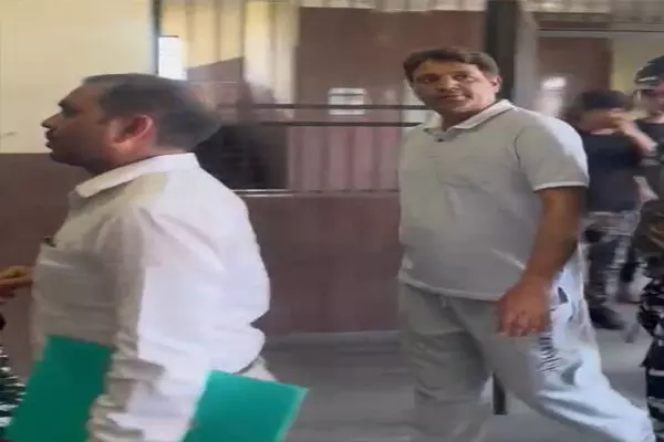 अनवर ढेबर कोर्ट में पेश : ईडी ने अनवर ढेबर को कोर्ट में पेश किया, पूछताछ के लिए 14 दिन की मांग सकते हैं रिमांड अनवर ढेबर कोर्ट में पेश : ईडी ने अनवर ढेबर को कोर्ट में पेश किया, पूछताछ के लिए 14 दिन की मांग सकते हैं रिमांड