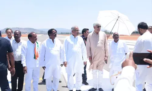 CG एक और रन-वे तैयार है : मुख्यमंत्री भूपेश बघेल ने मां महामाया एयरपोर्ट के रन-वे का जायजा लिया, इन शहरों के लिए कनेक्टिंग फ्लाइट की चर्चा