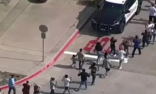 9 की गोली मारकर हत्या: मॉल में घूमने आये लोगों पर ताबड़तोड़ फायरिंग, कई घायल...