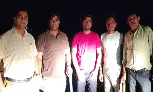 Bilaspur News: गन्ने के खेतों से फिल्मी स्टाइल में पकड़ा गया गैंगवार का मुख्य आरोपी, पुलिस के पहुंचने पर गुर्गों ने सर्च लाइट चमकाकर दिया भागने का इशारा, जुलूस...