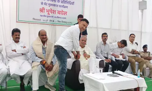 मुख्यमंत्री भूपेश बघेल ने बिलासपुर प्रेस क्लब अध्यक्ष वीरेंद्र गहवई को दी जन्मदिन की बधाई.. प्रेस क्लब अध्यक्ष की मांग पर सीएम ने कहा- पत्रकारों को जल्द मिलेगी जमीन..