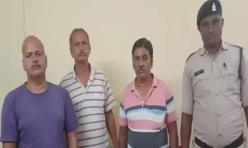 छत्तीसगढ़ में आरआई-पटवारी की पिटाईः जमीन का सीमांकन करने गये राजस्व अधिकारियों को बंधक बनाकर पीटा...महिला कर्मचारी से भी अभद्रता