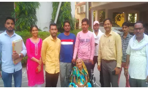 Bilaspur News: मदर्स डे के पहले दिन लोक अदालत में सुलझा मां- बेटे का विवाद, 85 वर्षीय मां ने व्हीलचेयर में आकर किया बेटे से समझौता...