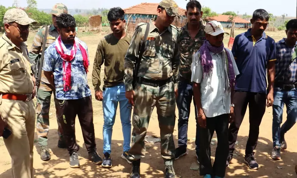 CG खुशी के बीच मौत का तांडव : भाभी के साथ डांस कर रहे थे दो देवर, बड़े भाई ने कुल्हाड़ी से दोनों को मार डाला