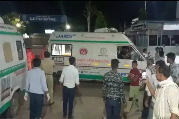 छत्तीसगढ़ में भीषण सड़क हादसे में 6 की मौत, तेज रफ्तार ट्रक ने छठी कार्यक्रम से लौट रहे पिकअप को मारी टक्कर, 20 से ज्यादा लोग घायल