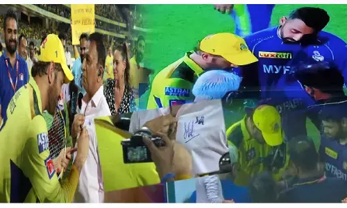 MS Dhoni IPL 2023: मैच खत्म होते ही फैन की तरह धोनी के पीछे दौड़े सुनील गावस्कर, और फिर शर्ट पर...