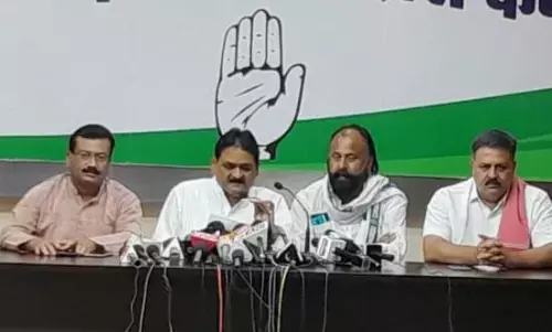 CG में 4400 करोड़ का शराब घोटाला : कांग्रेस का आरोप - दिल्ली सरकार की तर्ज पर रमन सरकार ने नीति बदलकर किया 4400 करोड़ का घोटाला, सोशल मीडिया ट्रेंड कर रहा