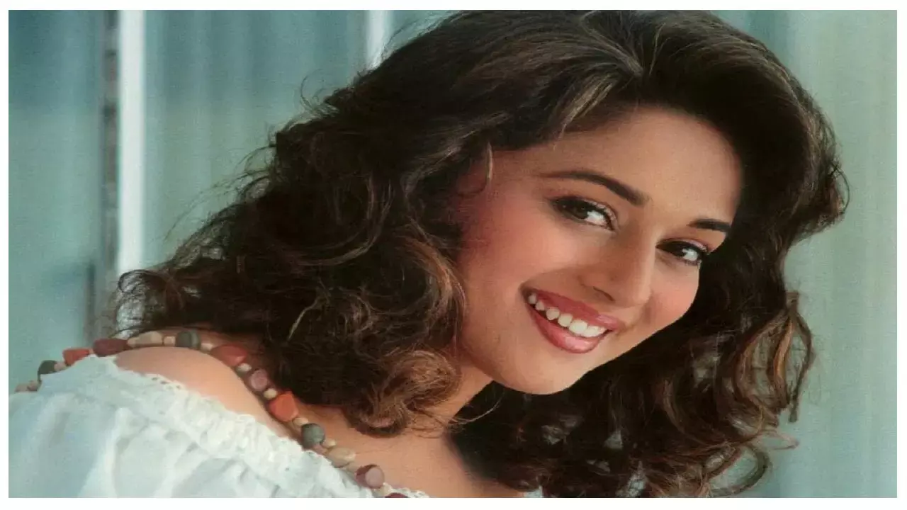 Madhuri Dixit Biography in Hindi: एक्ट्रेस माधुरी दीक्षित का जीवन परिचय (जीवनी), जानिए कौन है बॉलीवुड की धक-धक गर्ल माधुरी दीक्षित?