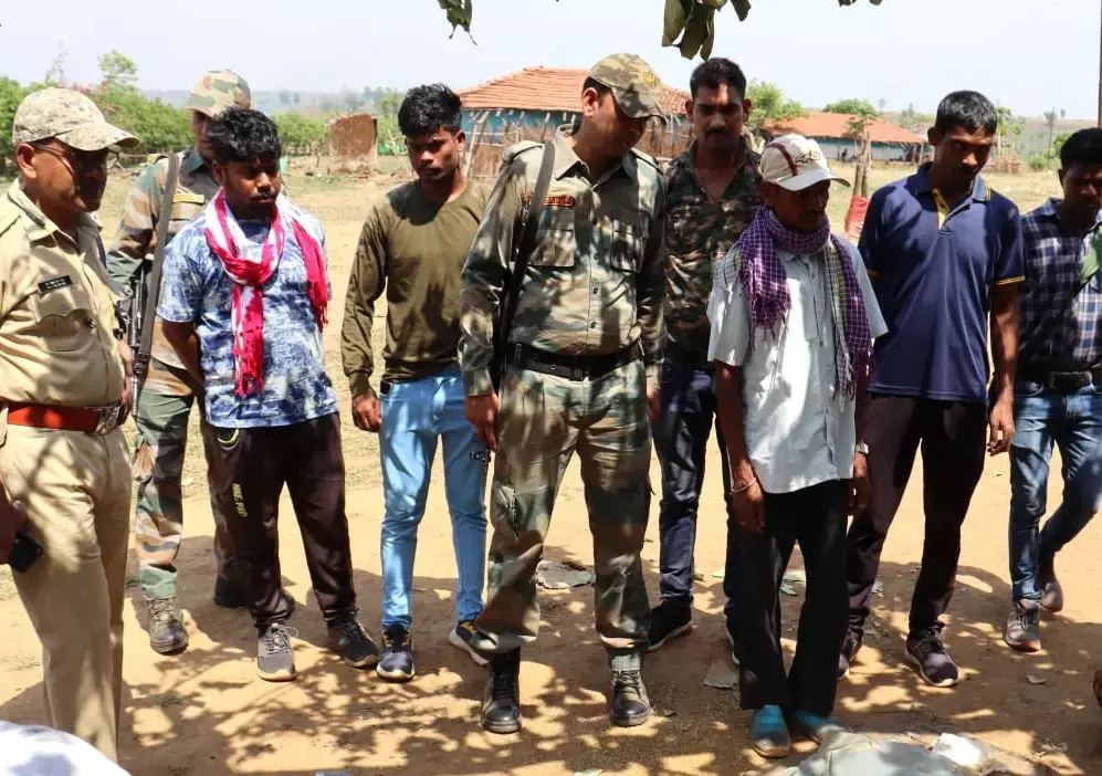 CG खुशी के बीच मौत का तांडव : भाभी के साथ डांस कर रहे थे दो देवर, बड़े भाई ने कुल्हाड़ी से दोनों को मार डाला