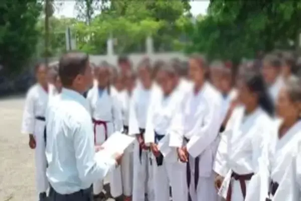 महिला कराते खिलाड़ियों से छेड़छाड़: एसोसिएशन के प्रदेश अध्यक्ष के खिलाफ कलेक्टर से शिकायत, कार्रवाई नहीं होने पर आंदोलन की चेतावनी