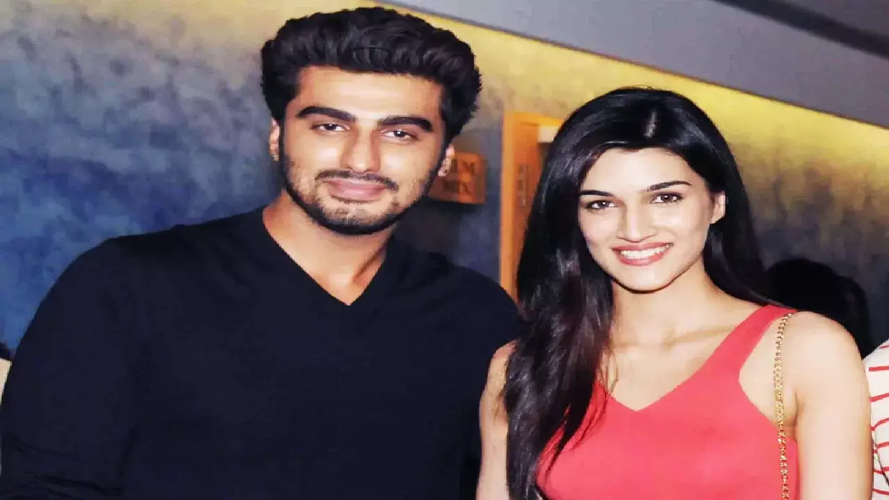 Kriti Sanon-Arjun kapoor: मलाइका को छोड़ अर्जुन कपूर-कृति को बनाएंगे जीवन साथी!, डेटिंग का VIDEO खूब हो रहा वायरल...देखें...
