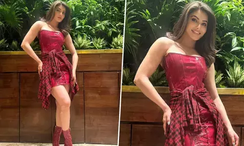 Urvashi Rautela Hot Photos: एक्ट्रेस उर्वशी रौतेला का हॉट लुक आया सामने. एक्ट्रेस की कातिल अदाएं मोह लेंगी आपका दिल