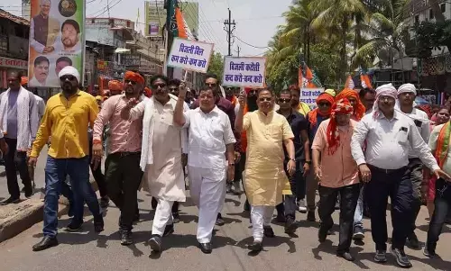 Bilaspur News: बिजली की आंख मिचौली पर पूर्व मंत्री अमर अग्रवाल सड़क पर उतरे, किया पैदल मार्च...