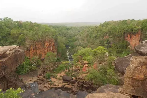 Chhattisgarh Ka kashmir Chaiturgarh: भरी गर्मी में राहत चाहिए तो घूम आइए छत्तीसगढ़ का कश्मीर चैतुरगढ़, माँ महिषासुर मर्दिनी के भी होंगे दर्शन