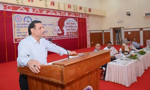 GGU News: राष्ट्रीय कार्यशाला में कुलपति प्रो. चक्रवाल ने शिक्षकों से किया आव्हान...पंचकोशिय अवधारणा को आत्मसात कर विद्यार्थियों के चरित्र और व्यक्तित्व विकास में महत्ती भूमिका निभाएं