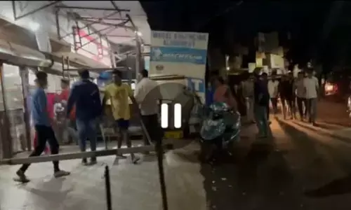 CG-दो पक्षों में मारपीट का वीडियो वायरल, जमकर चले लाठी-डंडे, दुकान में तोड़फोड़, महिलाएं भी शामिल