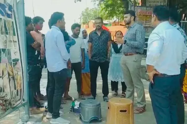 टैटू प्रशिक्षण कार्यक्रम 25 मई से, नगर निगम कमिश्नर मयंक चतुर्वेदी महादेव घाट जाकर टैटू आर्टिस्ट से मिले