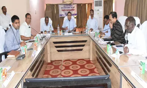 कलेक्टर कांफ्रेंस में संभागायुक्त डॉ अलंग ने राजस्व मामलों, जल जीवन मिशन, सड़कों की स्थिति, खरीफ कार्यक्रम, पंचायत योजनाओं का किया रिव्यू