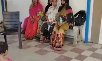 CG News-मेरी मुर्गी मारकर खा गया साहब...महिला की शिकायत पर युवक गिरफ्तार, थाने में जमकर बवाल...