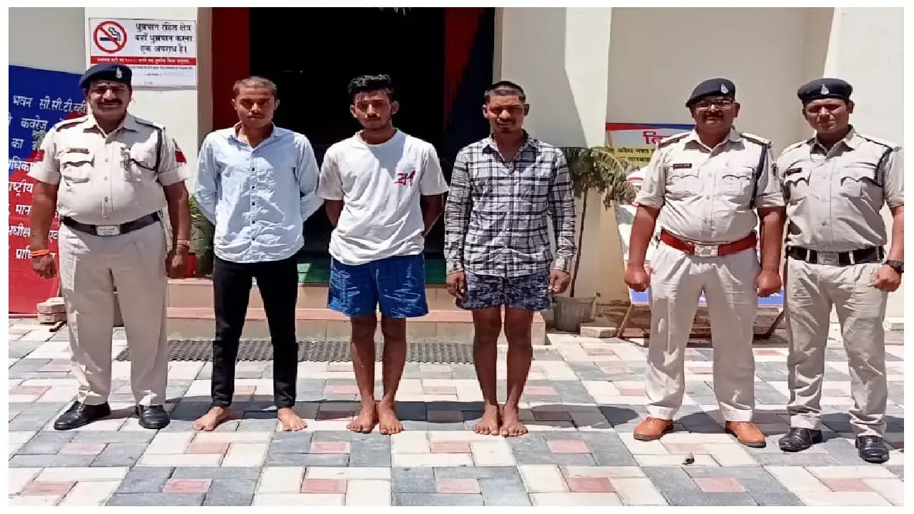 Bilaspur News: घर घुसकर प्रोफेसर व अधिवक्ता बेटे पर हमला, पुलिस की पकड़ में आते ही बोले...