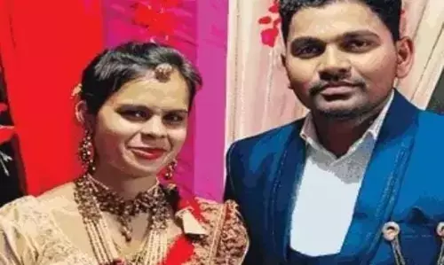 CG News-पति-पत्नी की मौत, दो बच्चे घायल, बाइक में सवार होकर निकले थे कार्यक्रम में जाने, तेज रफ्तार ट्रेलर ने मारी टक्कर