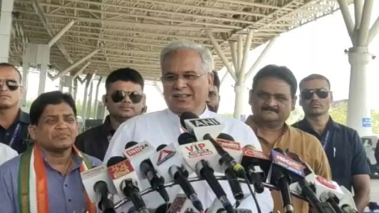 CMs attack on RSS chief सीएम भूपेश बघेल का RSS चीफ पर हमला : सीएम ने कहा - मोहन भागवत सांस्कृतिक संगठन के प्रमुख हैं, उन्हें निष्पक्ष होना चाहिए, वे तो दिखने का भी प्रयास नहीं कर रहे...