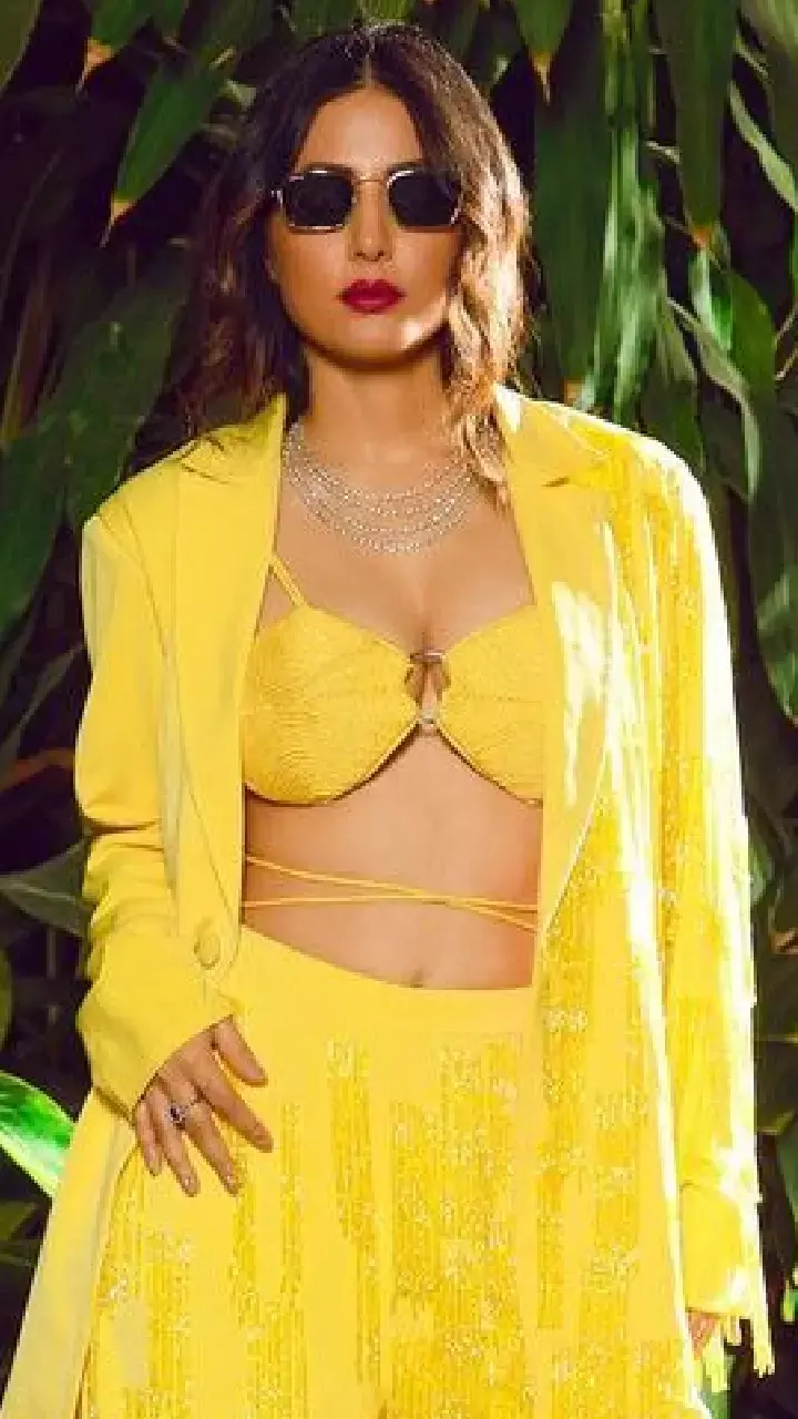 टीवी की संस्कारी बहू हिना खान ने येलो ब्रालेट में लगाया हॉटनेस का तड़का