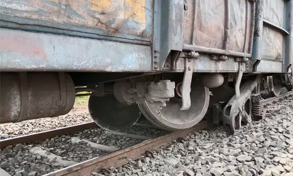 Train Accident in Odisha: ओडिशा में फिर ट्रेन हादसा, मालगाड़ी के कई डिब्बे पटरी से उतरे...