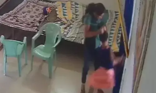 CG Video मायूमियत की कातिल मैनेजर : कांकेर में दत्तक ग्रहण केंद्र की मैनेजर बॉयफ्रेंड का गुस्सा उतारती है मासूमों पर, ऐसी हैवानियत कि मानवता शर्मसार हो जाए