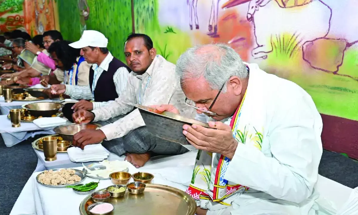 श्रमिकों का सम्मान: भूपेश बघेल ने बोरे-बासी खाकर श्रमिकों का सम्मान बढ़ाया, बोरे-बासी को सुपर फूड का दिलाया मान