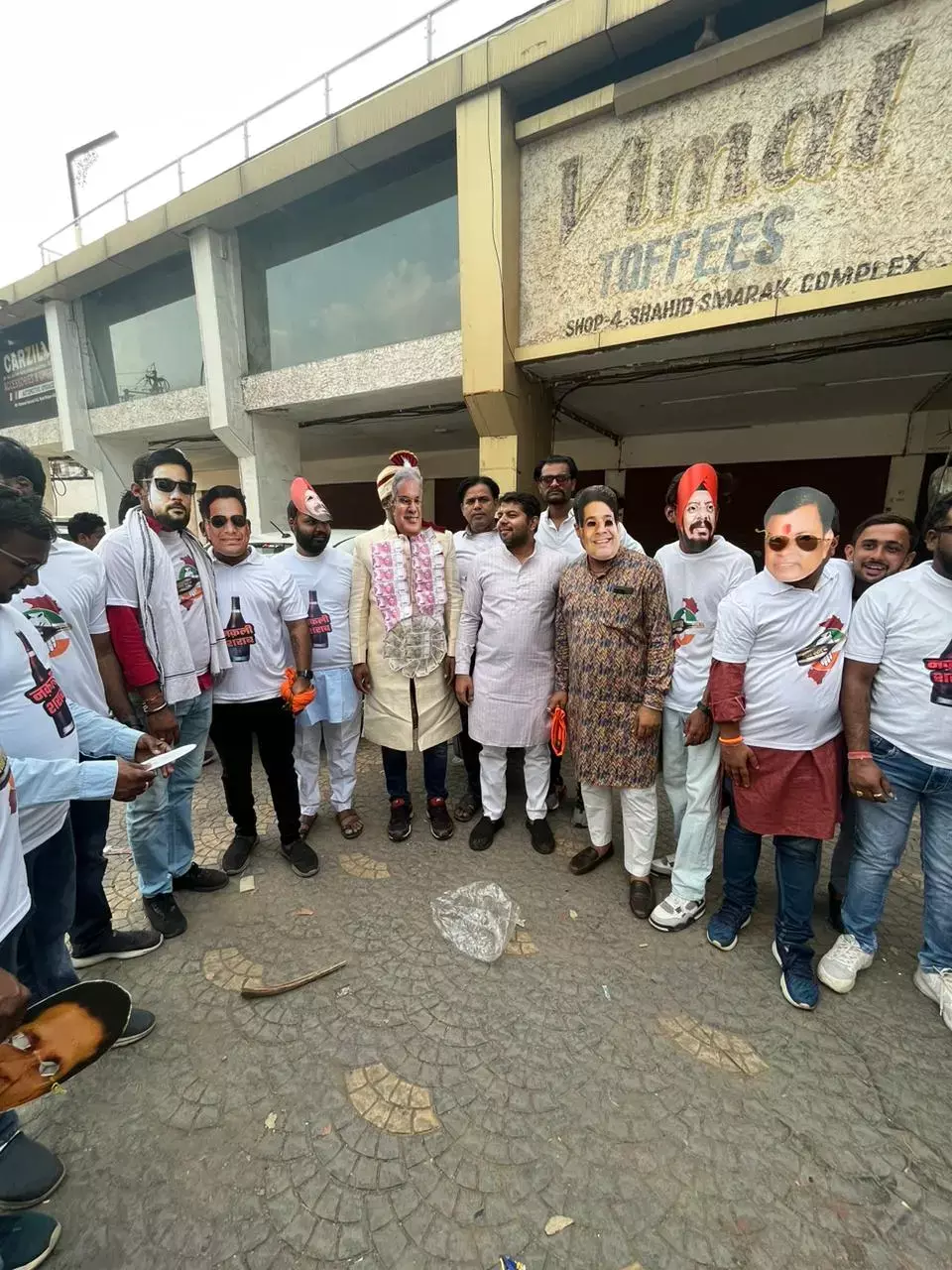 भ्रष्टाचार की बारात : भ्रष्टाचार की बारात में नाचे भाजयुमो के कार्यकर्ता, कांग्रेस बोली – जनता ने 2018 में निकाल दी थी भाजपा की बारात