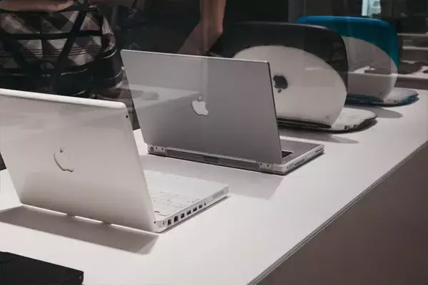Apple का लैपटॉप हुआ सस्ता: अब भारत में MacBook मिल रहा सिर्फ इतने रूपए में, जानिए नई कीमतें...