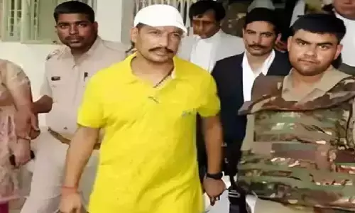 मुख्तार अंसारी के शूटर को कोर्ट में दिनदहाड़े गोली मारी, वकील की ड्रेस में आये दो शूटर... घटना में एक बच्ची की मौत