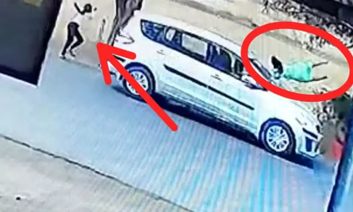 Bilaspur News: बहन के साथ घर लौट रही थी नाबालिग, तेज रफ्तार कार ने मारी टक्कर, वीडियो आया सामने...