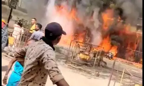 VIDEO: आगजनी में PNB का एटीएम भी जलकर खाक, कितने रूपए जले इसका पता लगाने में जुटे बैंक अधिकारी...